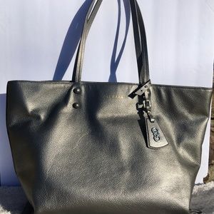 COLE HAAN | Pewter Silver Leather Tote
